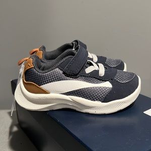 NIB oshKosh boy shoes . Size 6 toddler‎